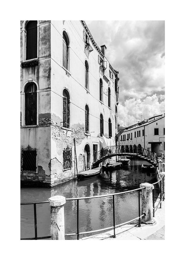 Kanal gennemgået af plakat