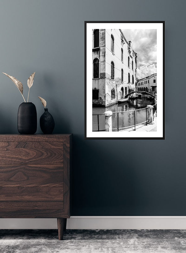 Kanal gennemgået af plakat