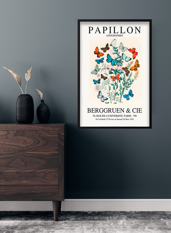 Farverig papillon-udstillingsplakat.