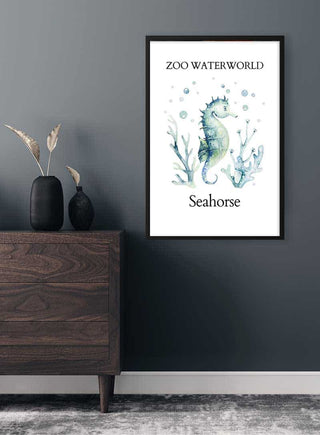 Framed Zoo Waterworld Seahorse Plakat featuring a watercolor seahorse and sea plants, hung on a dark wall.