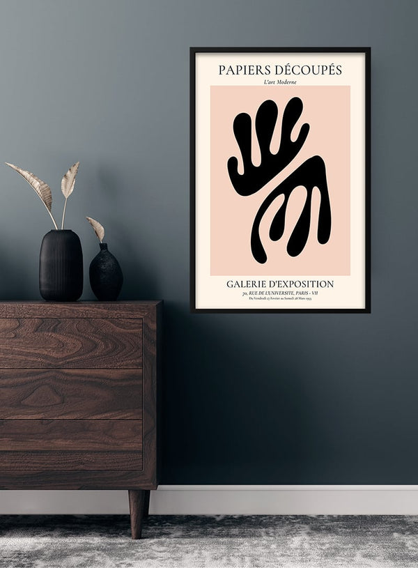 Fransk kunstinspireret plakat med sort koral på lyserød