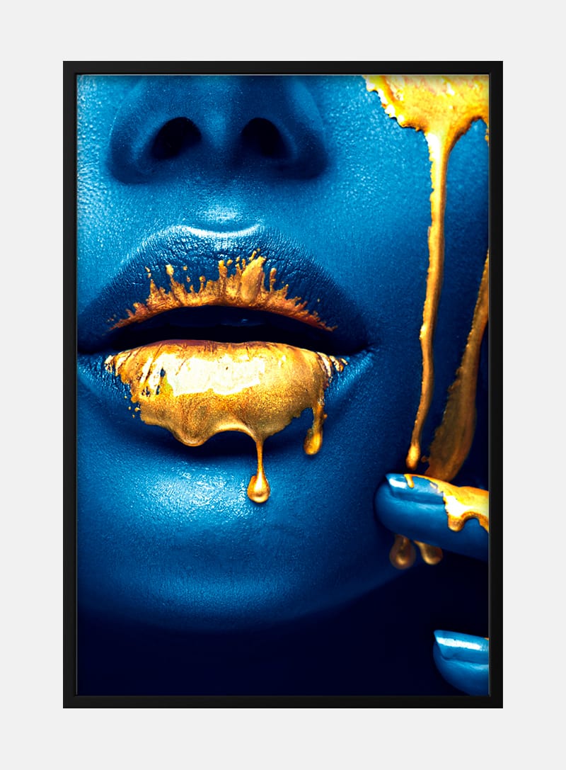 Billede af Golden lips on blue skin fashion plakat
